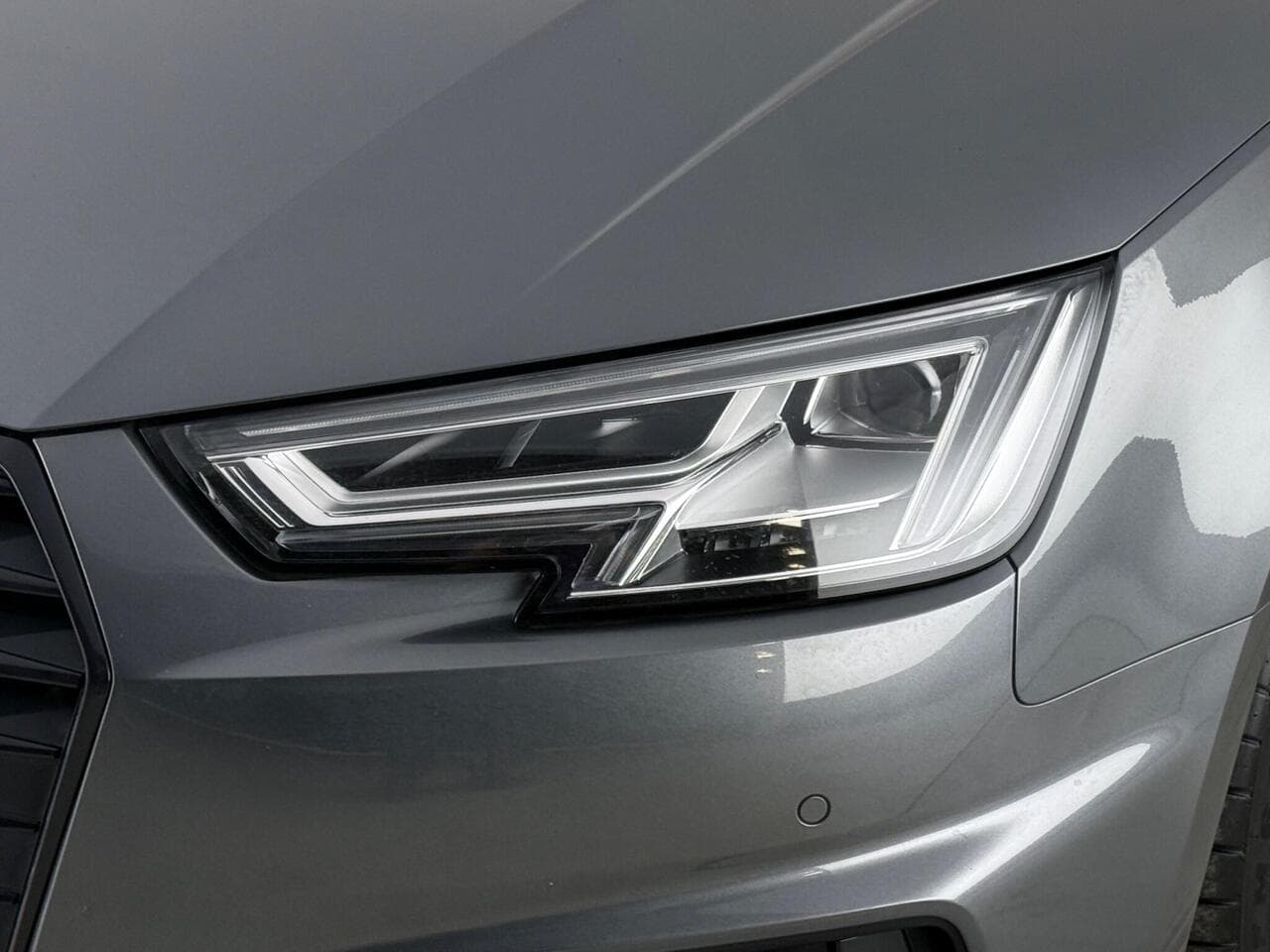 Audi A4 Avant thumbnail Lights Front
