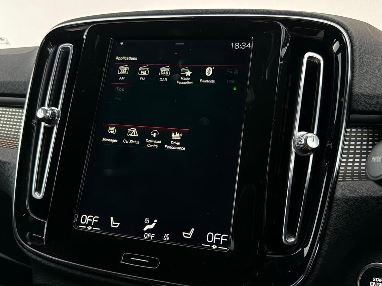 Volvo XC40 thumbnail Infotainment System