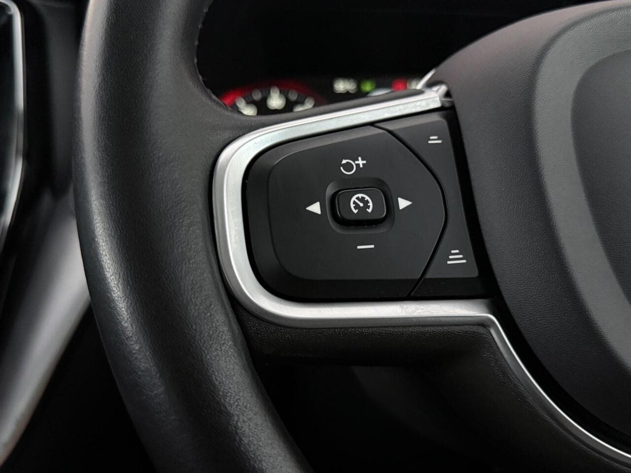Volvo XC60 thumbnail Misc Controls