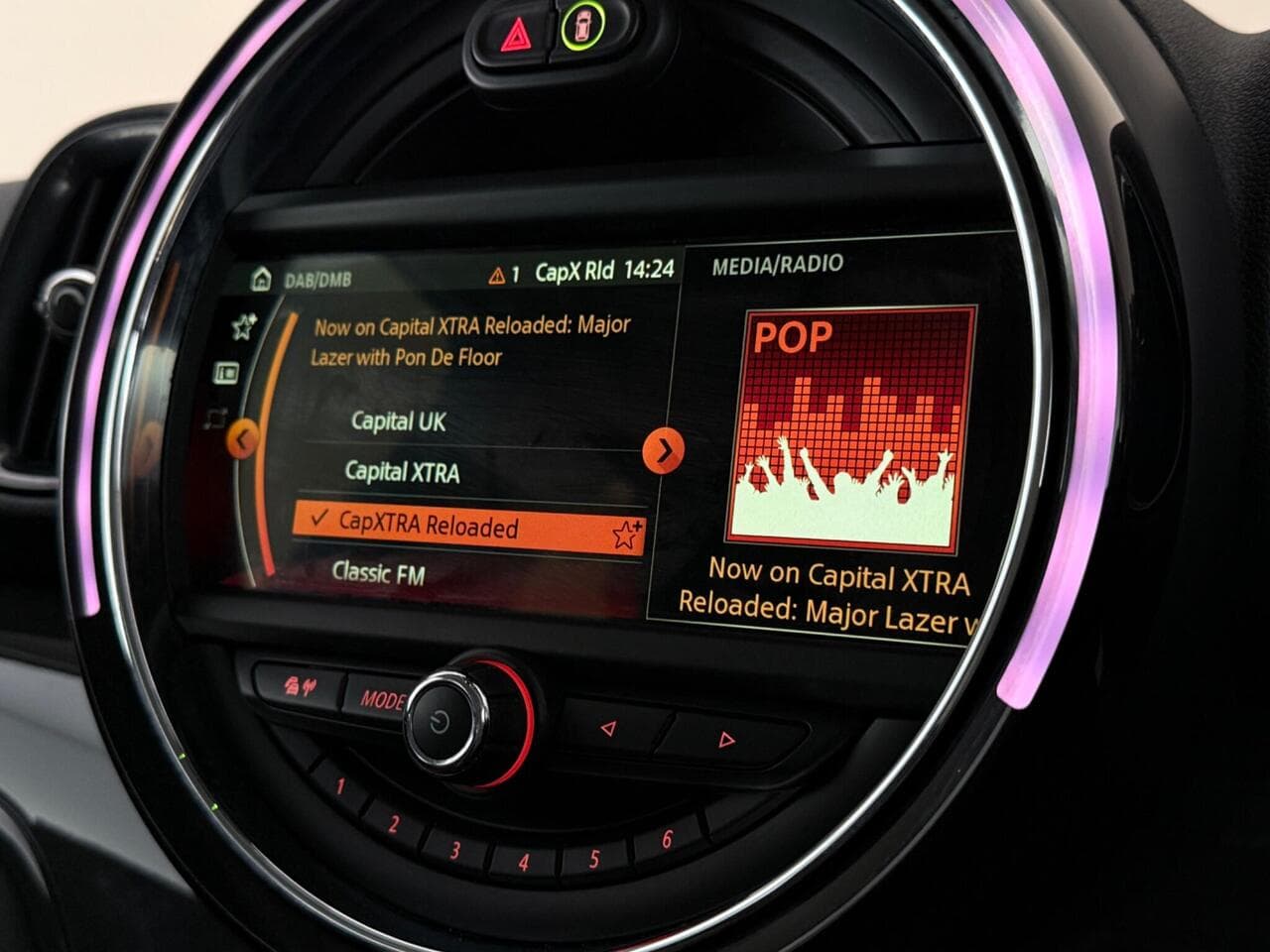 MINI Countryman thumbnail Infotainment System
