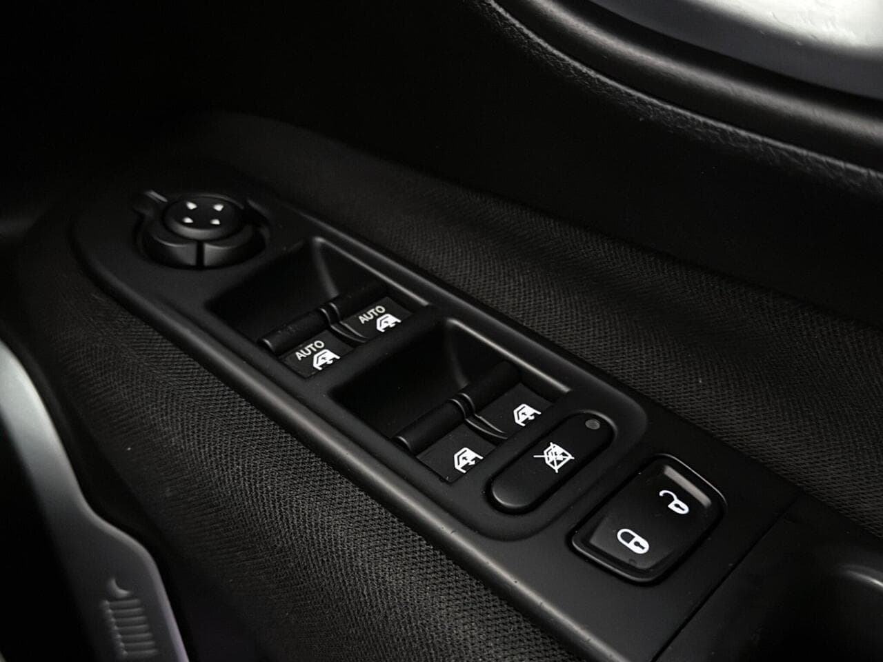 Jeep Renegade thumbnail Misc Controls