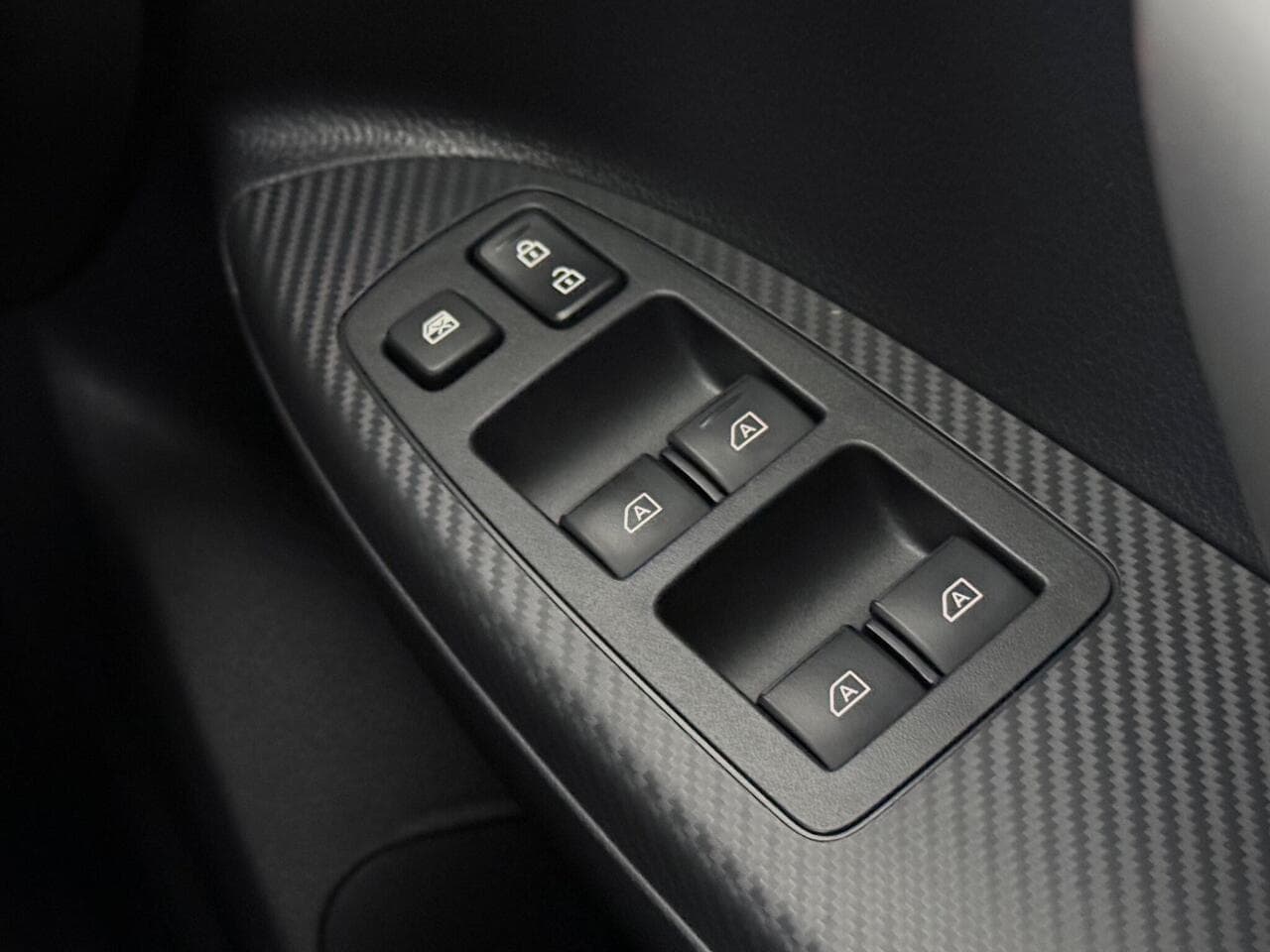 Mitsubishi Eclipse Cross thumbnail Misc Controls