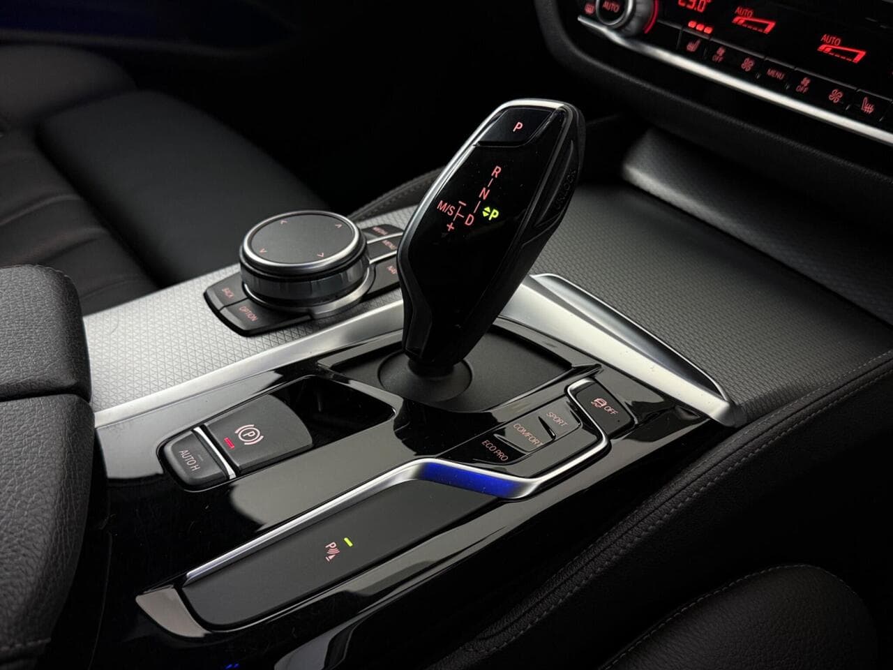 BMW 5 Series thumbnail Interior Front