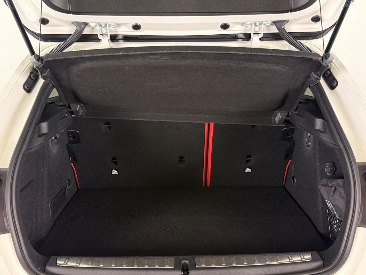 BMW 1 Series thumbnail Boot