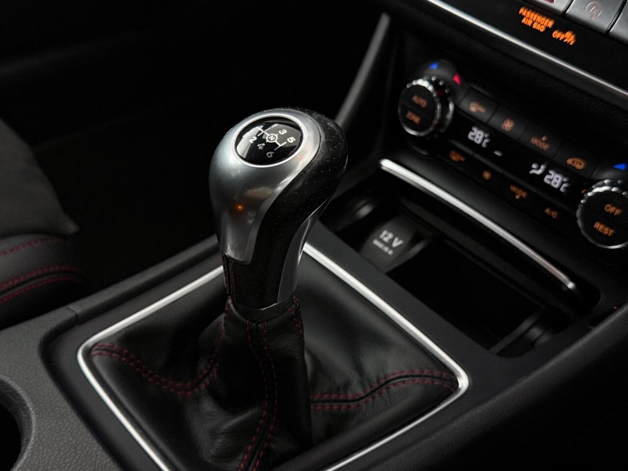 Mercedes-Benz GLA thumbnail Interior Front