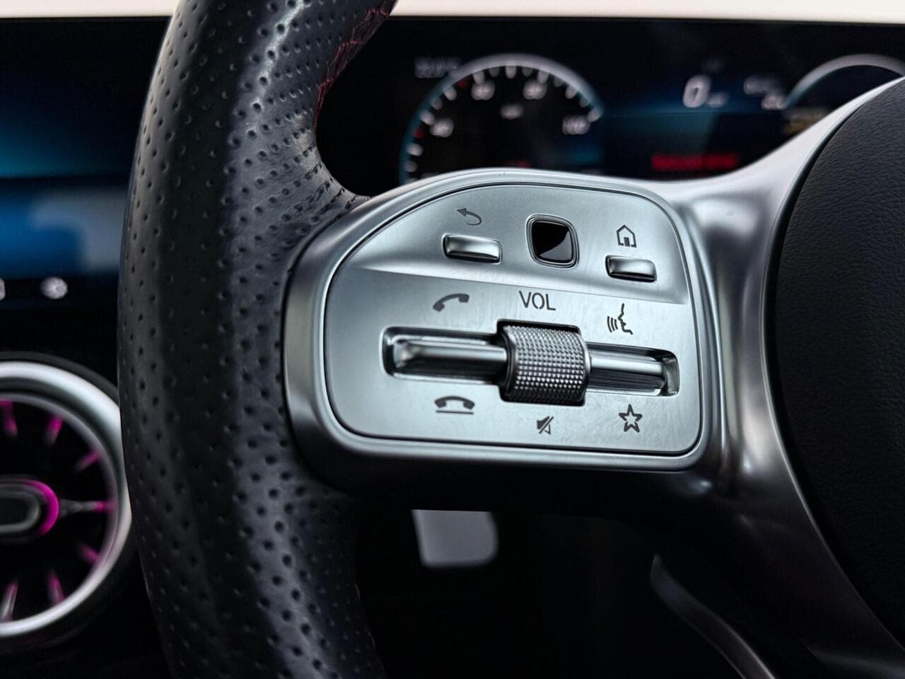 Mercedes-Benz EQA thumbnail Misc Controls