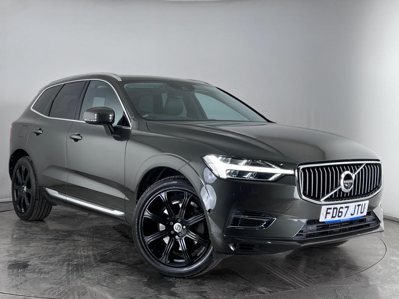 Volvo XC60 thumbnail Front Right