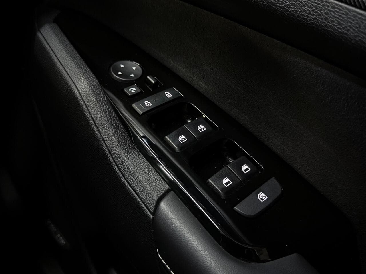 Kia Sportage thumbnail Misc Controls