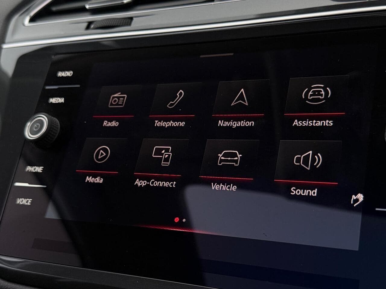 Volkswagen Tiguan Allspace thumbnail Infotainment System