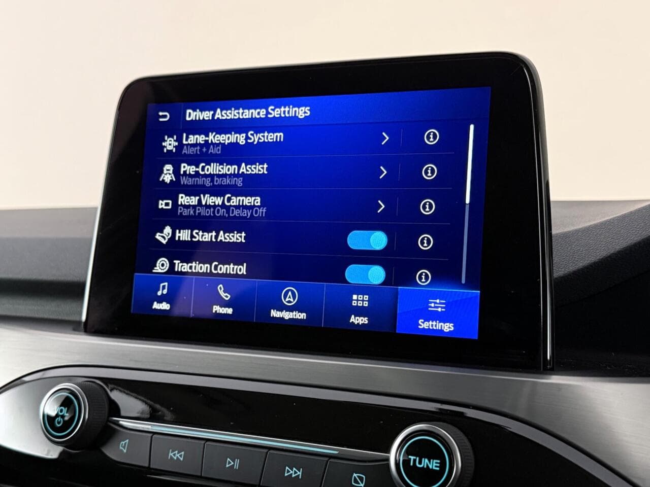 Ford Kuga thumbnail Infotainment System