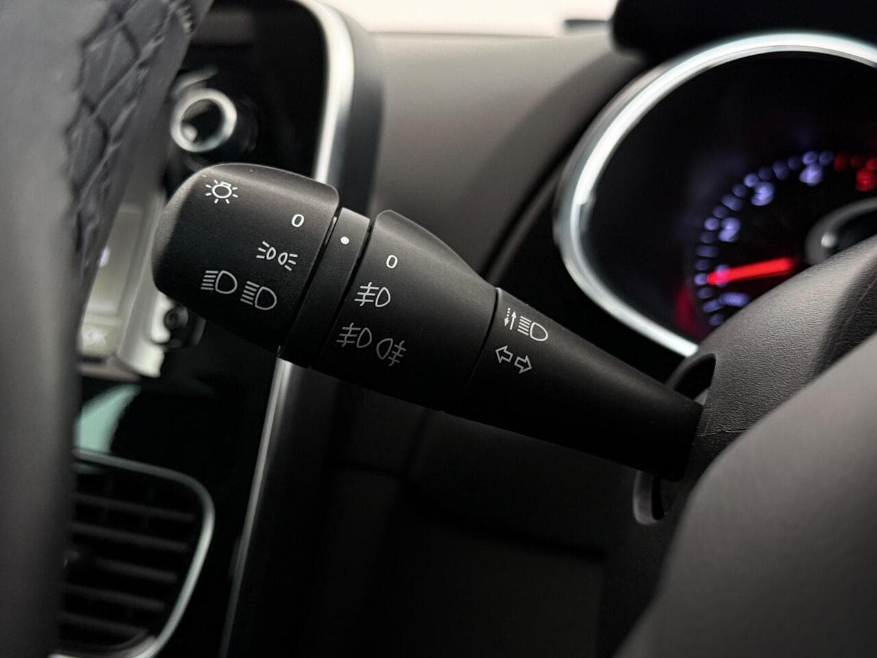 Renault Clio thumbnail Misc Controls