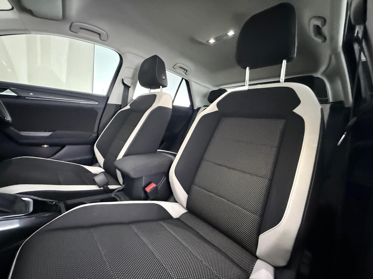 Volkswagen T-Roc thumbnail Seat Front Passenger
