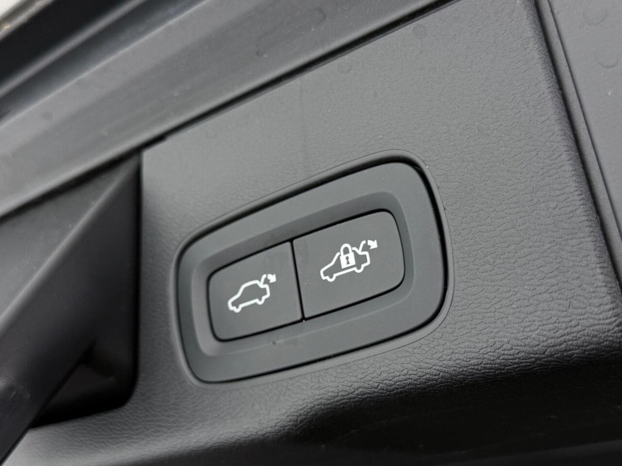 Volvo XC60 thumbnail Misc Controls