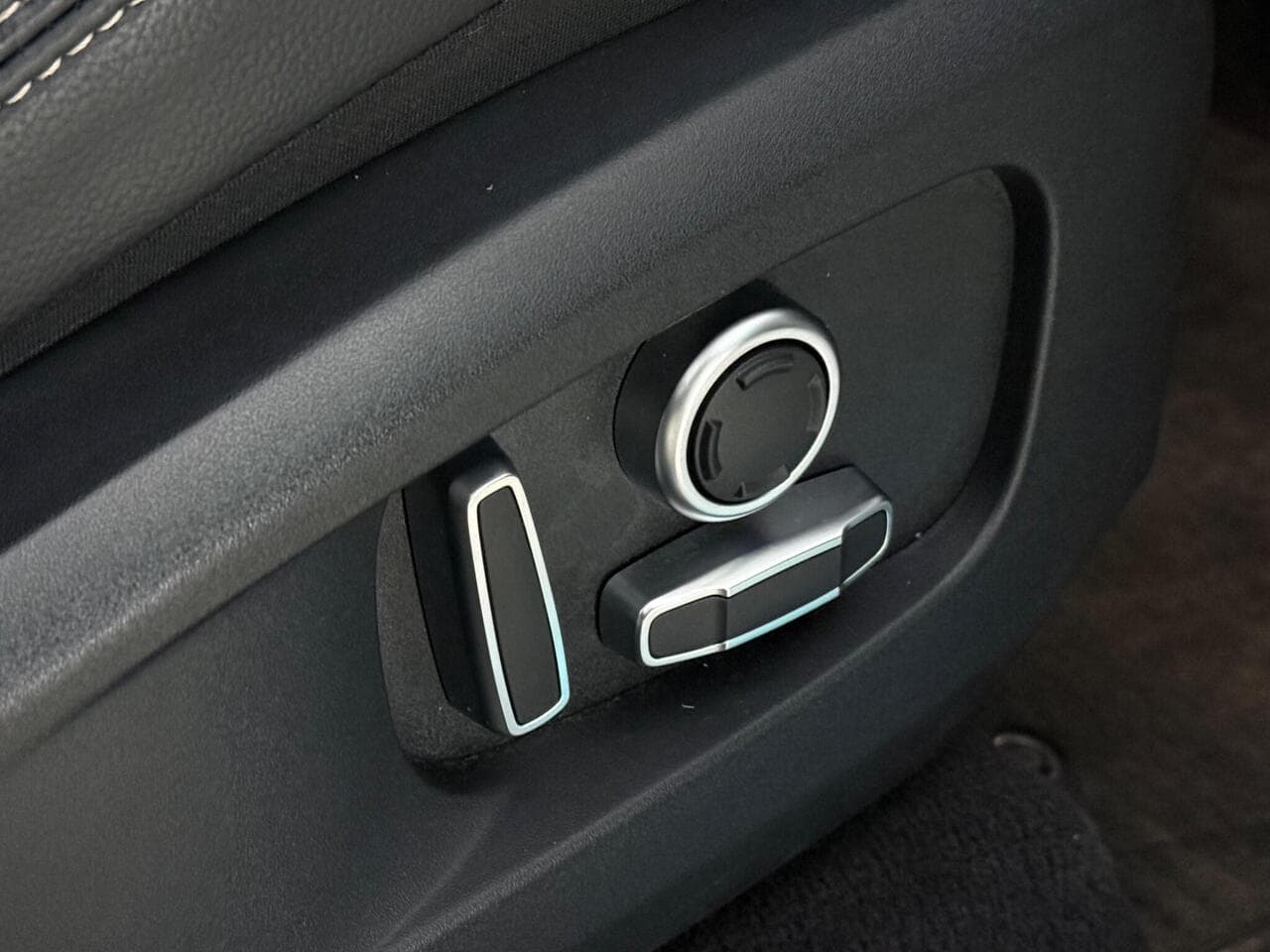 Jaguar F-PACE thumbnail Misc Controls