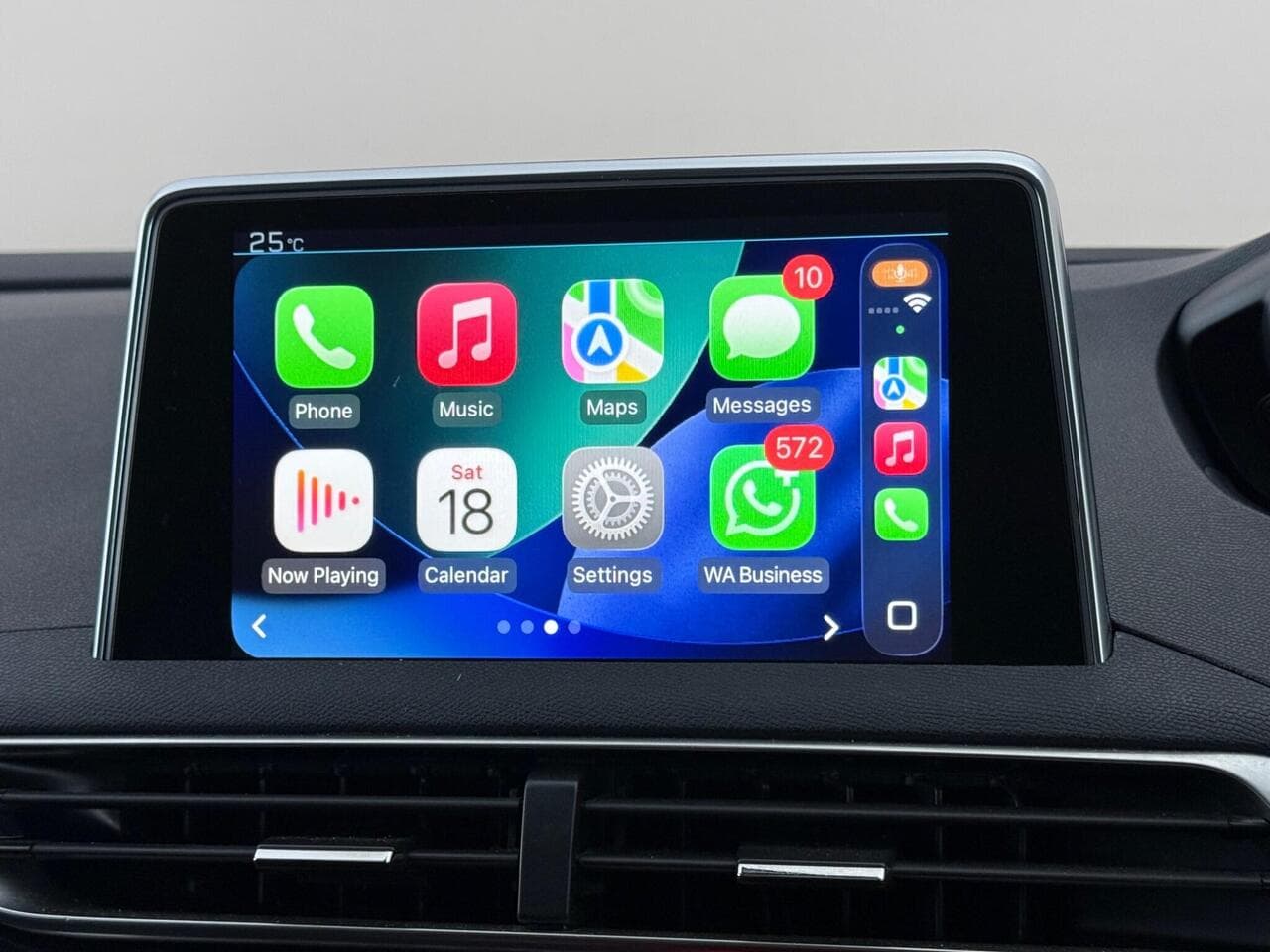 Peugeot 5008 thumbnail Infotainment System