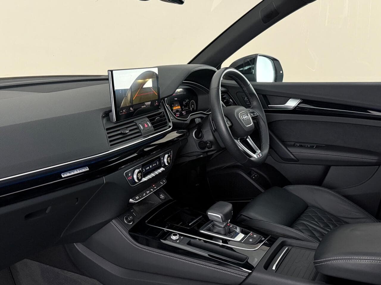 Audi Q5 thumbnail Interior Front