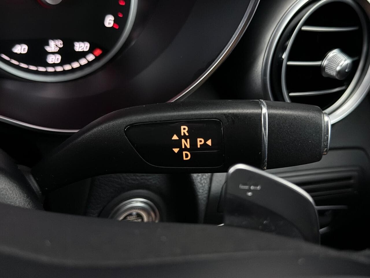 Mercedes-Benz GLC thumbnail Misc Controls