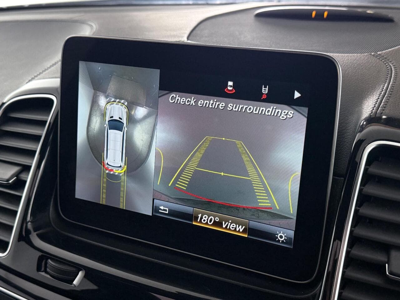 Mercedes-Benz GLS thumbnail Infotainment System