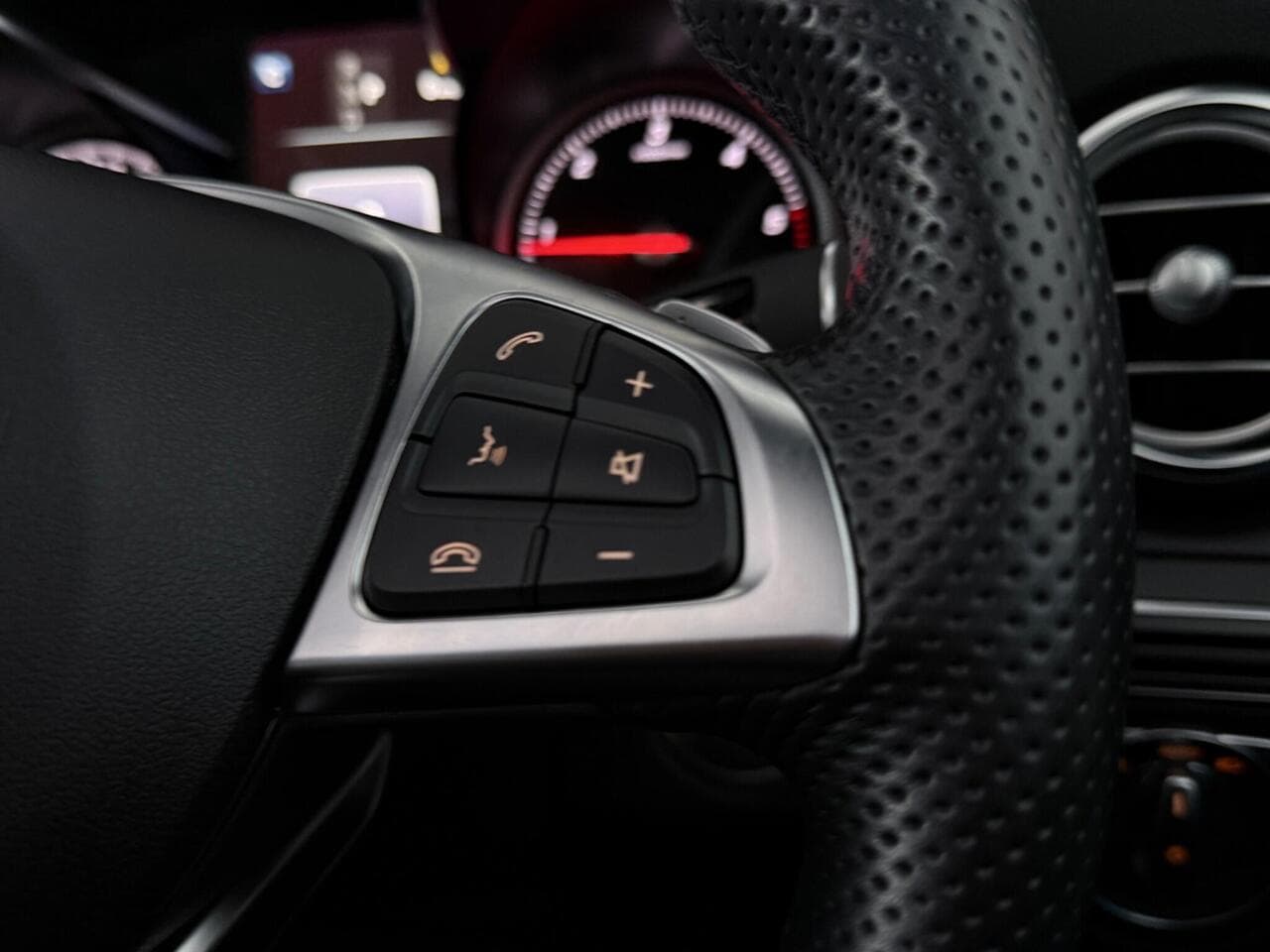 Mercedes-Benz GLC thumbnail Misc Controls