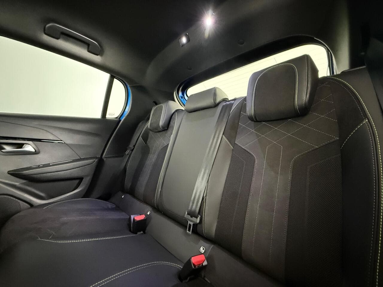 Peugeot 208 thumbnail Seats Rear