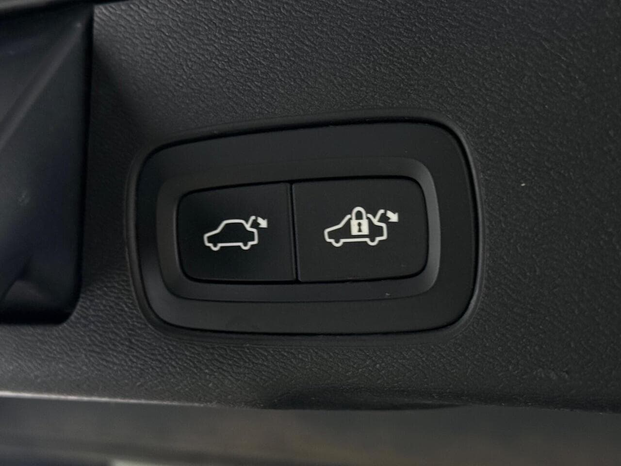 Volvo XC60 thumbnail Misc Controls
