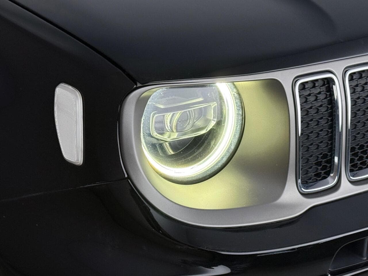 Jeep Renegade thumbnail Lights Front