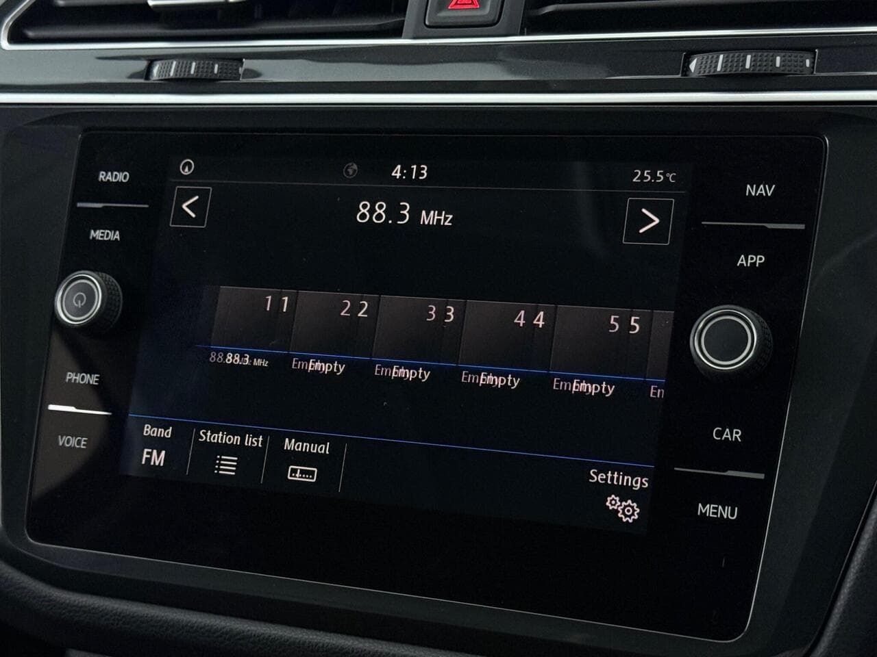 Volkswagen Tiguan thumbnail Infotainment System