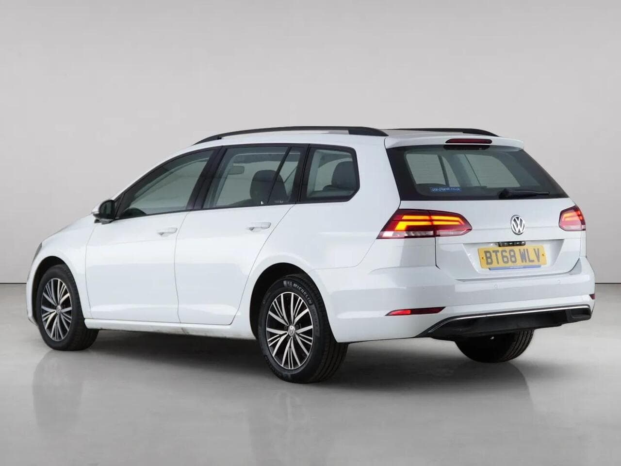 Volkswagen Golf thumbnail Rear Left