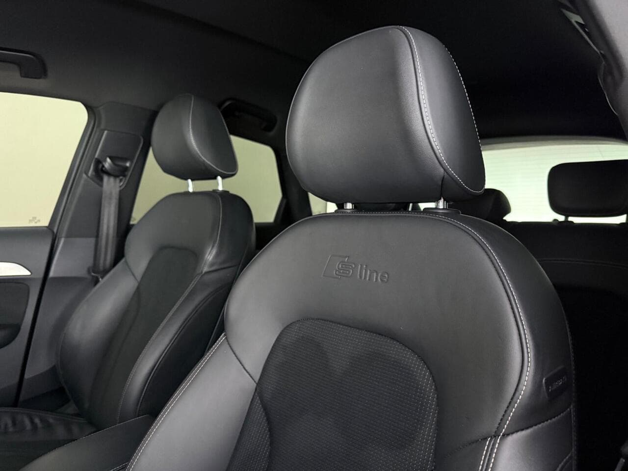 Audi Q3 thumbnail Seat Front Passenger