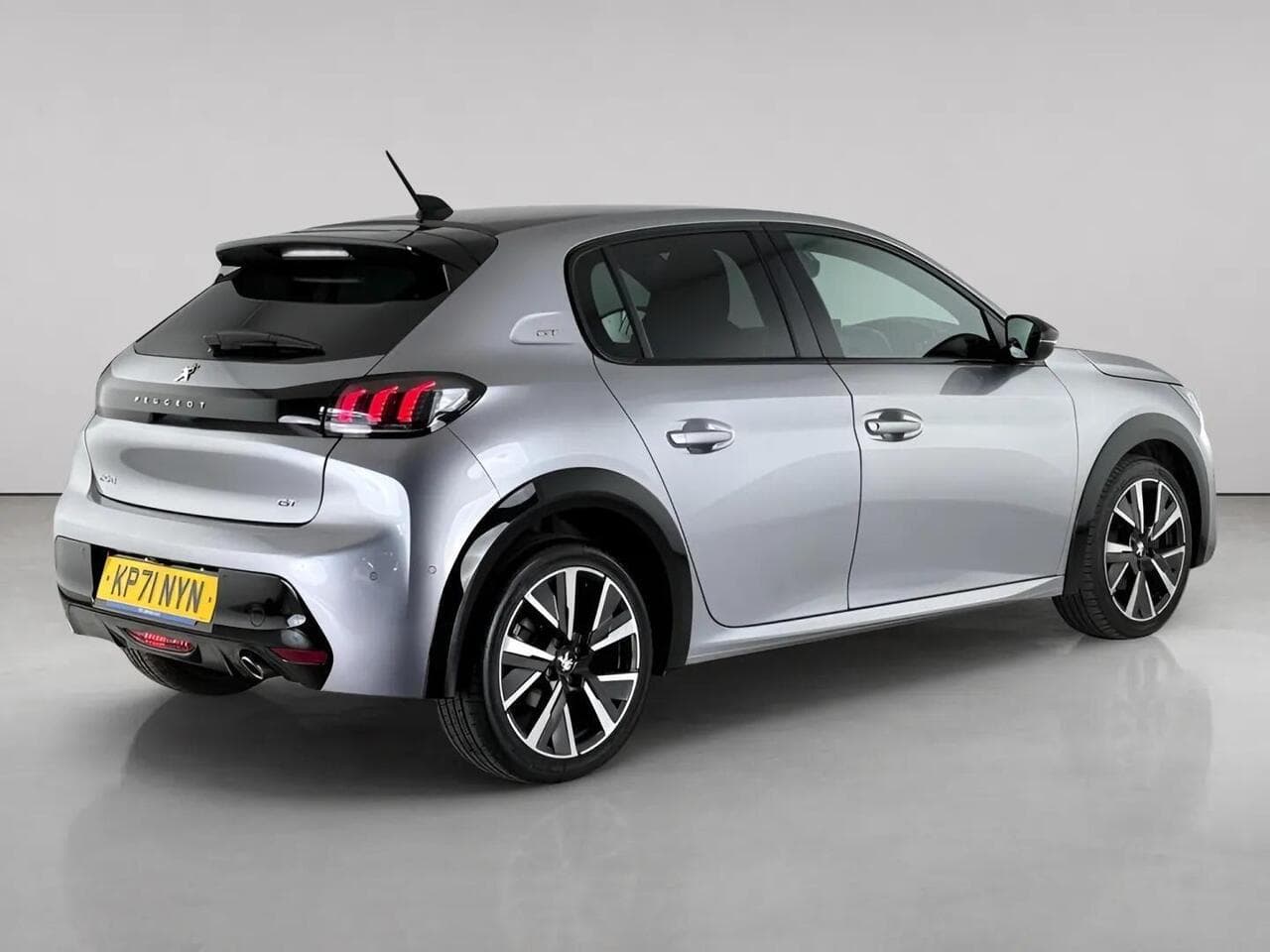 Peugeot 208 thumbnail Rear Right