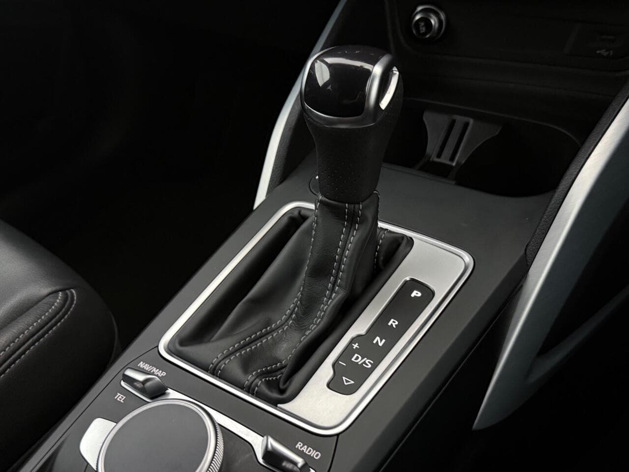 Audi Q2 thumbnail Interior Front