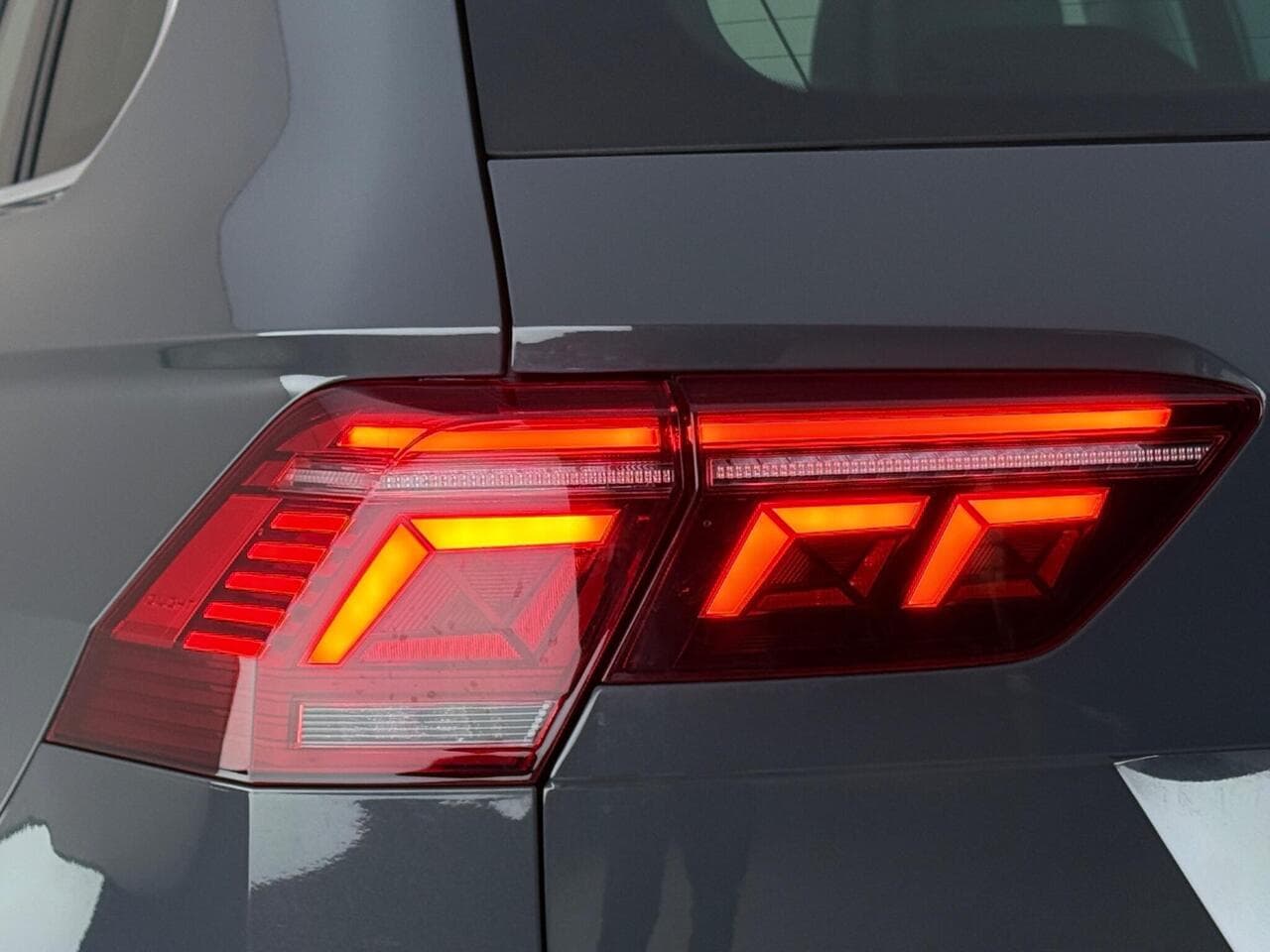 Volkswagen Tiguan thumbnail Lights Rear