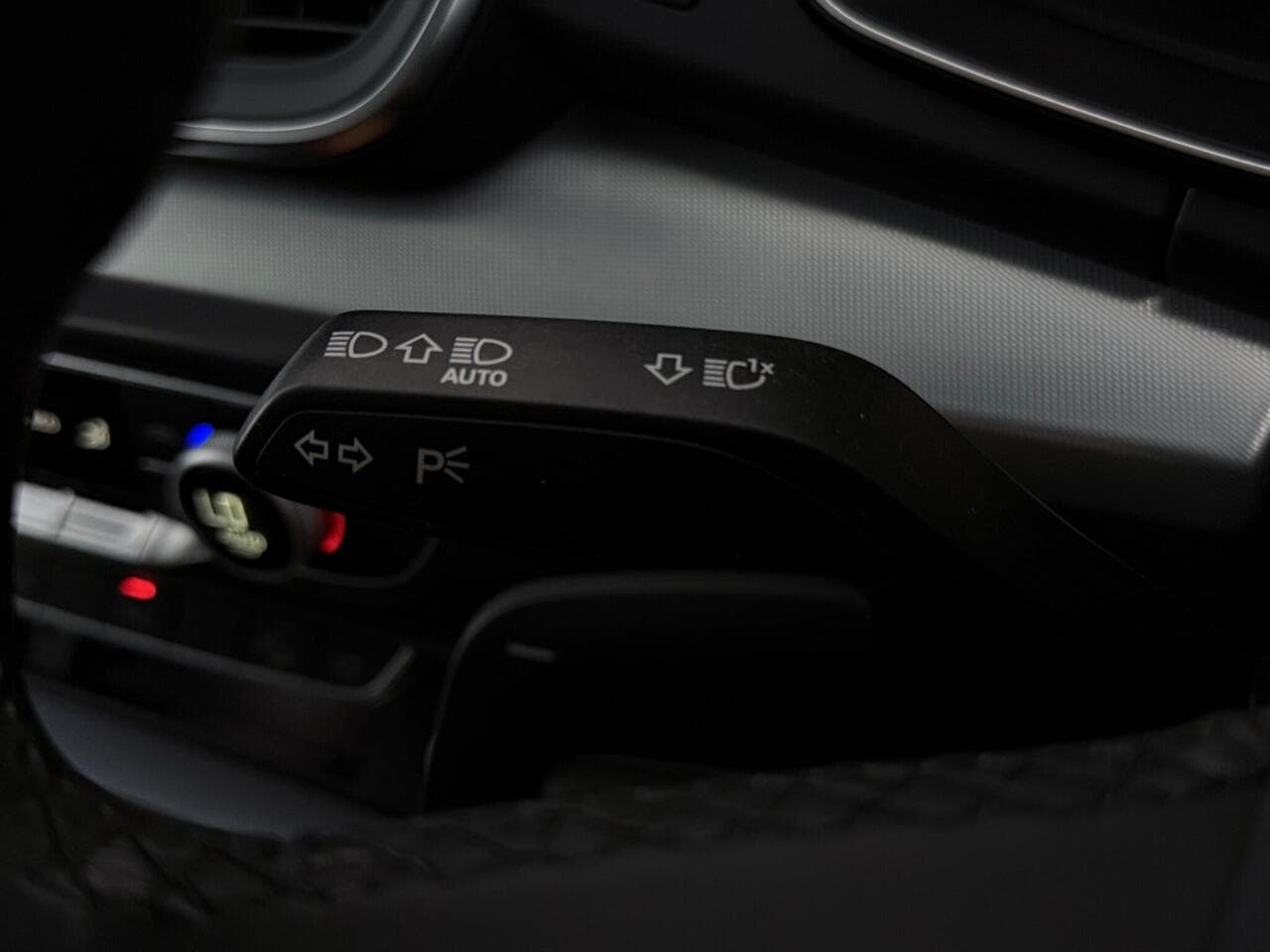 Audi Q5 thumbnail Misc Controls