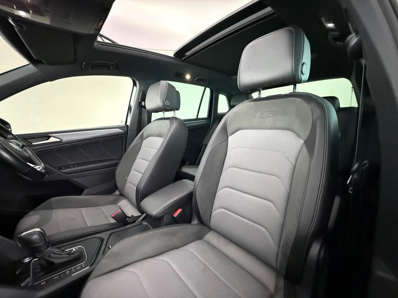 Volkswagen Tiguan thumbnail Seat Front Passenger