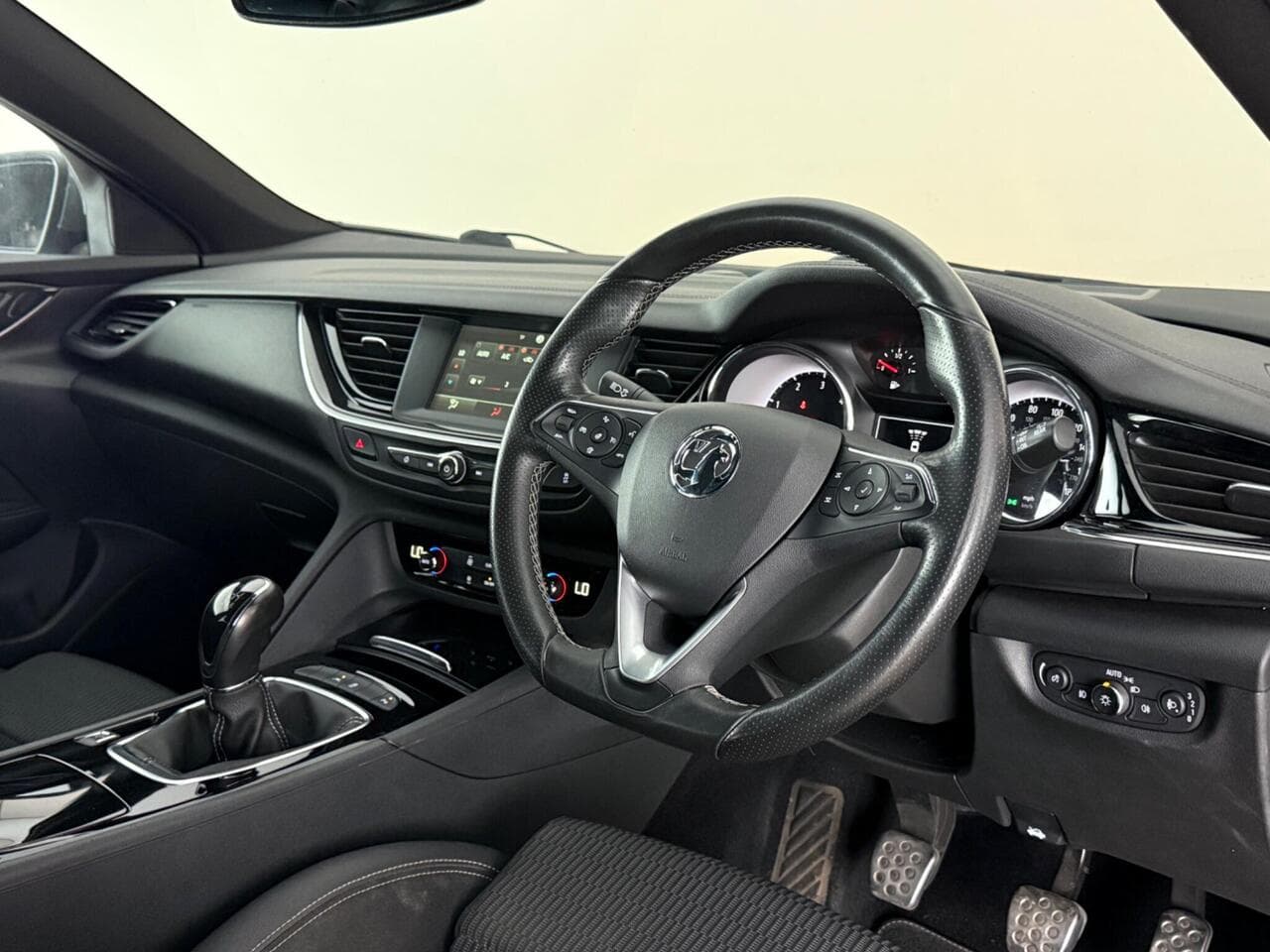 Vauxhall Insignia thumbnail Interior Front