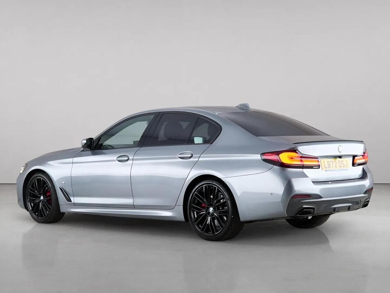 BMW 5 Series thumbnail Rear Left