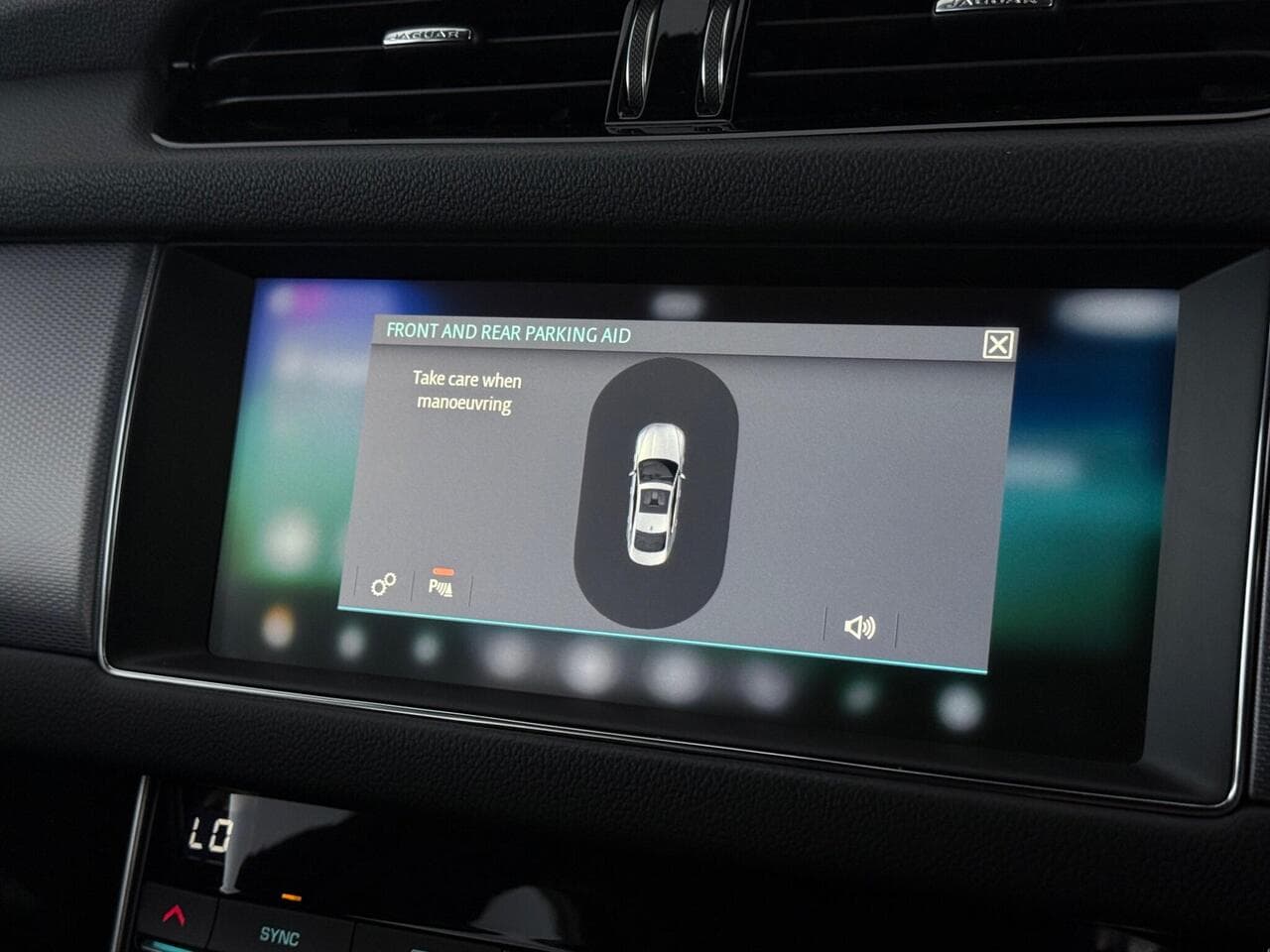 Jaguar XF thumbnail Infotainment System
