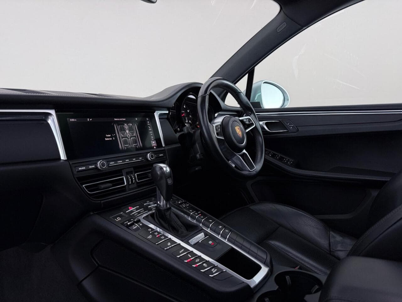 Porsche Macan thumbnail Interior Front