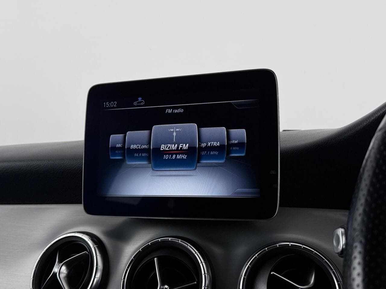 Mercedes-Benz CLA thumbnail Infotainment System