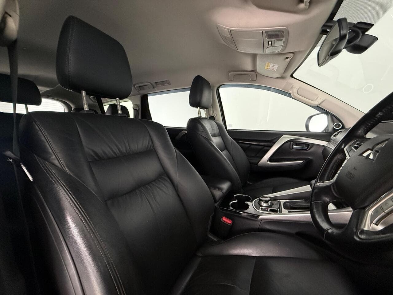 Mitsubishi Shogun Sport thumbnail Seat Driver
