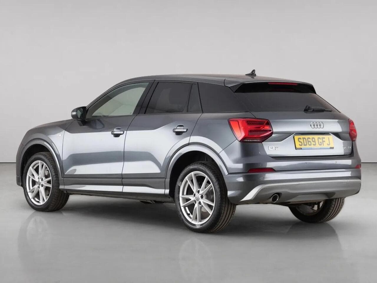 Audi Q2 thumbnail Rear Left