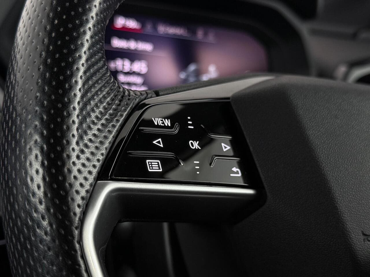 Audi Q4 e-tron thumbnail Misc Controls