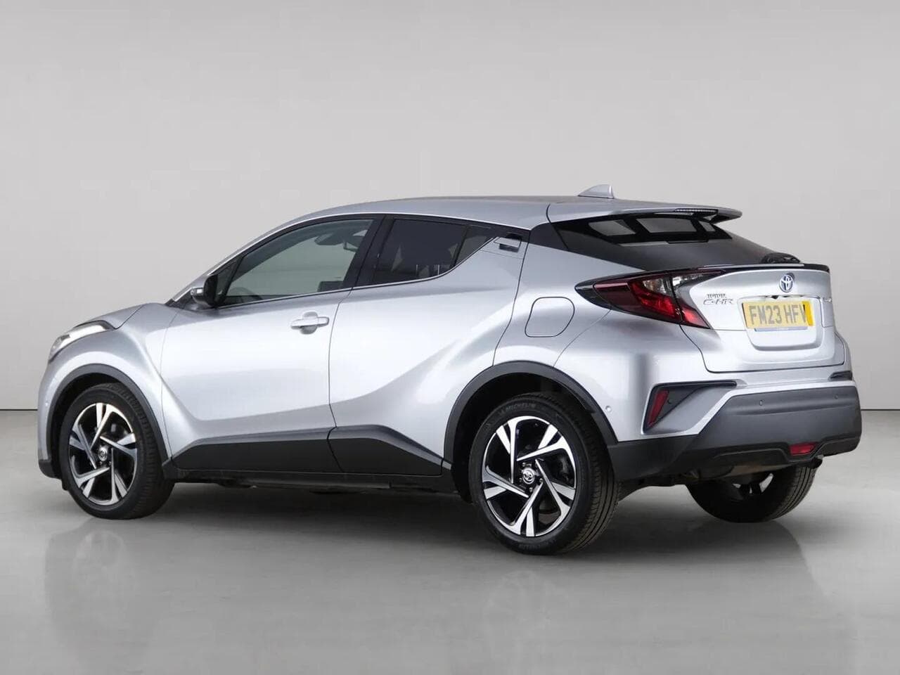 Toyota C-HR thumbnail Rear Left