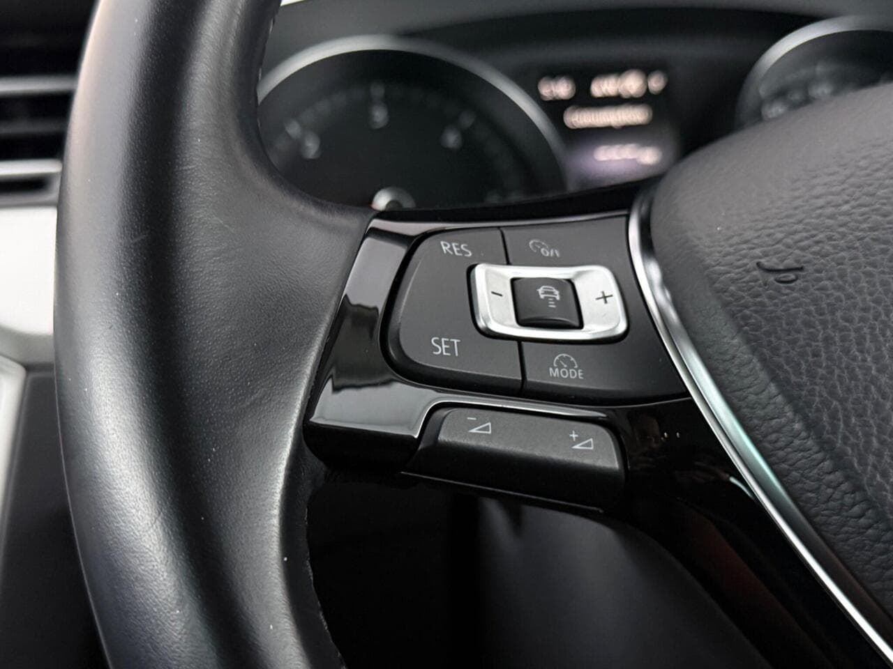 Volkswagen Passat thumbnail Misc Controls
