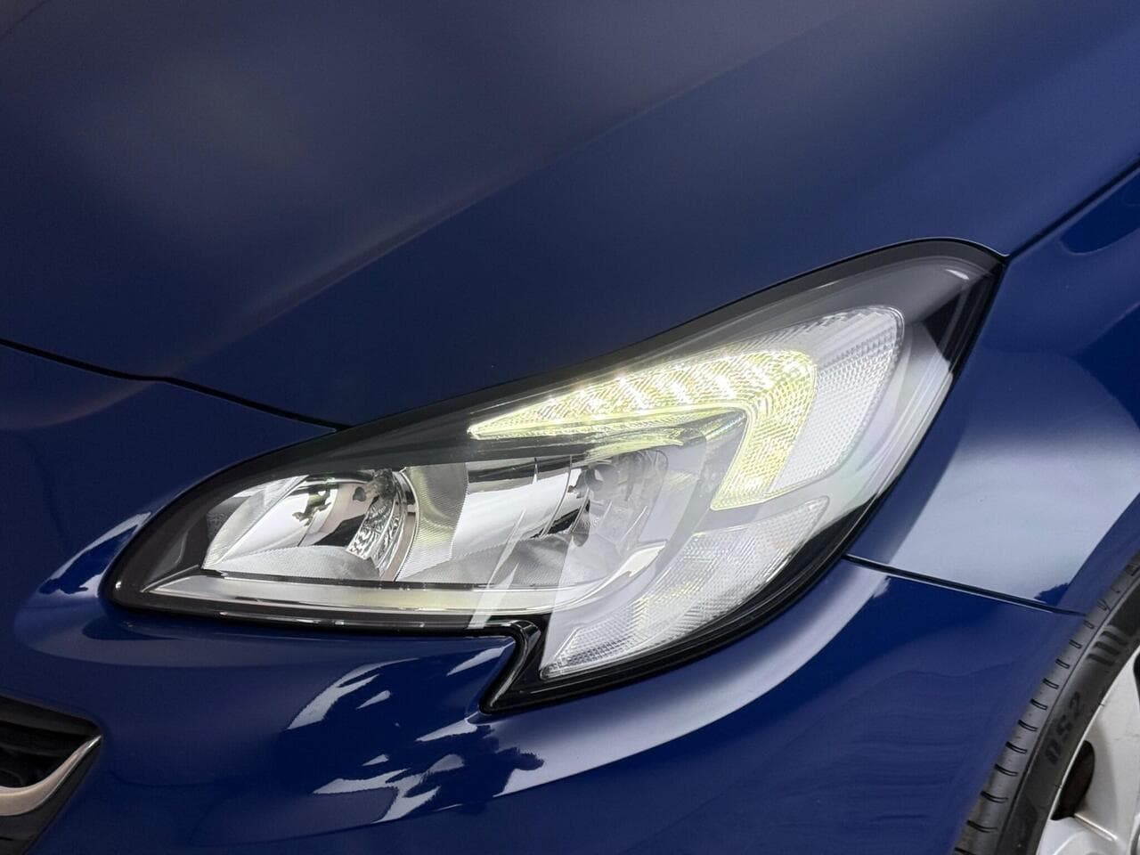 Vauxhall Corsa thumbnail Lights Front