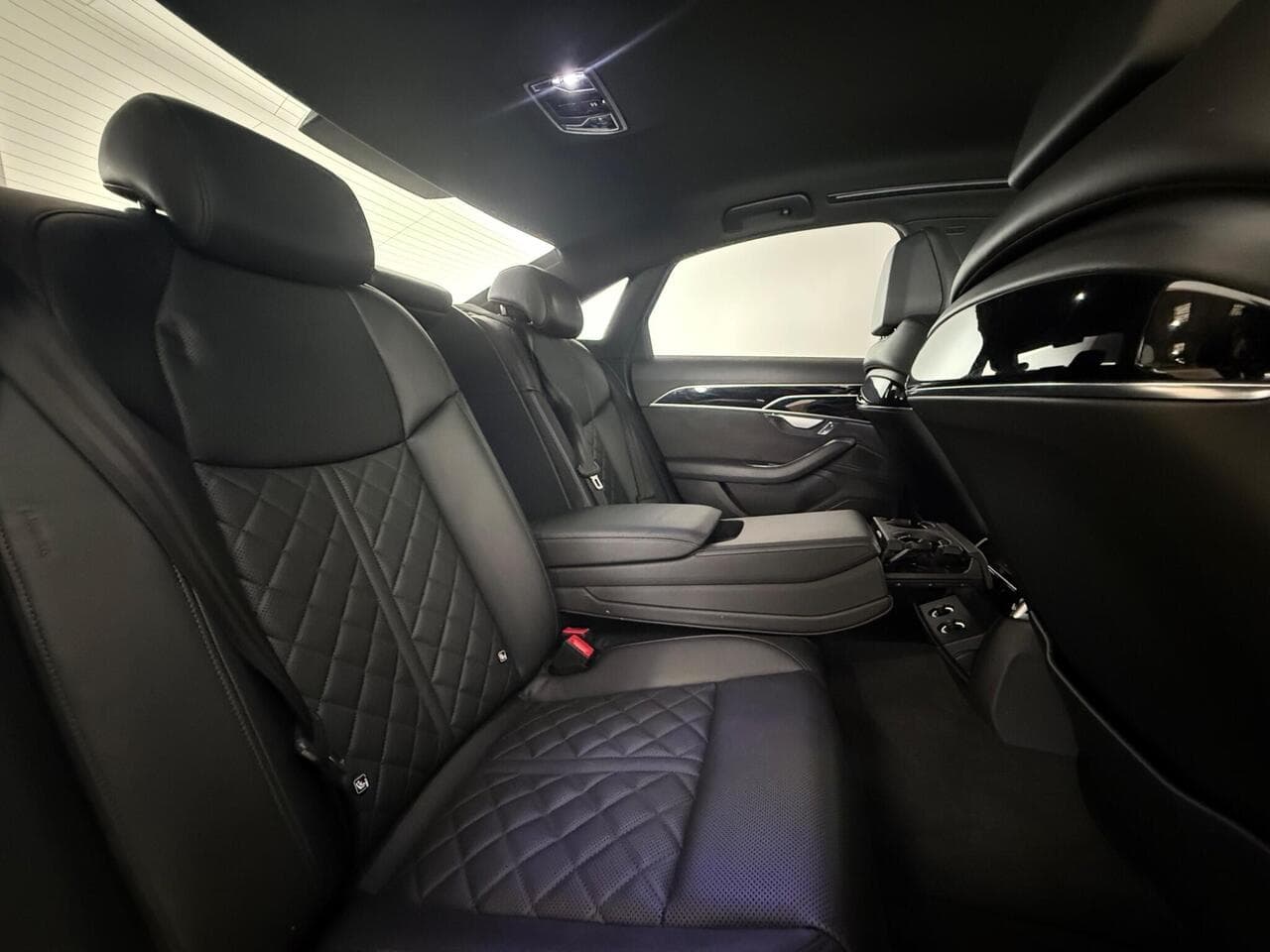 Audi A8 thumbnail Seats Rear