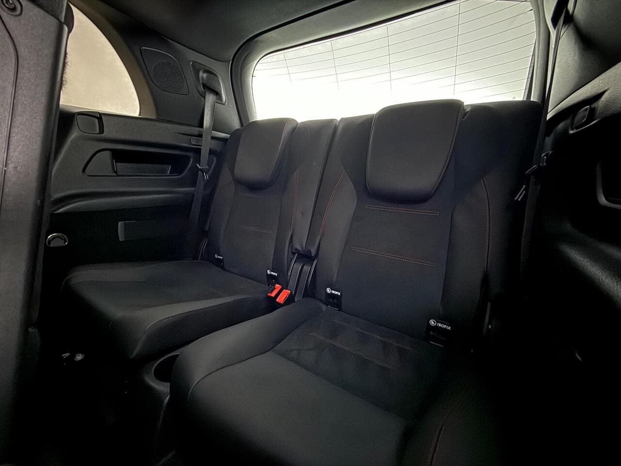 Mercedes-Benz GLB thumbnail Seats Rear