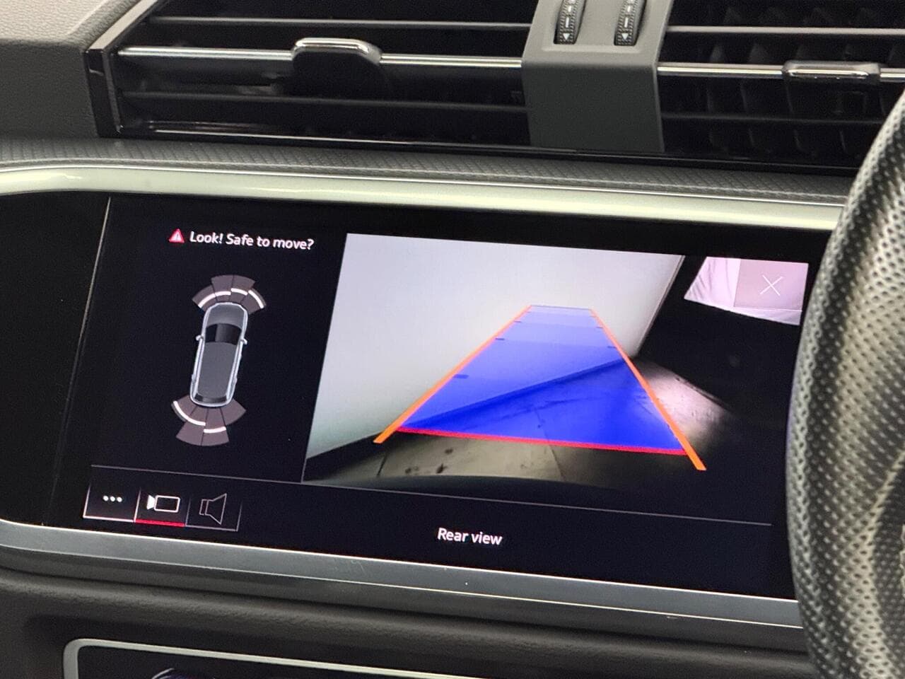 Audi Q3 thumbnail Infotainment System