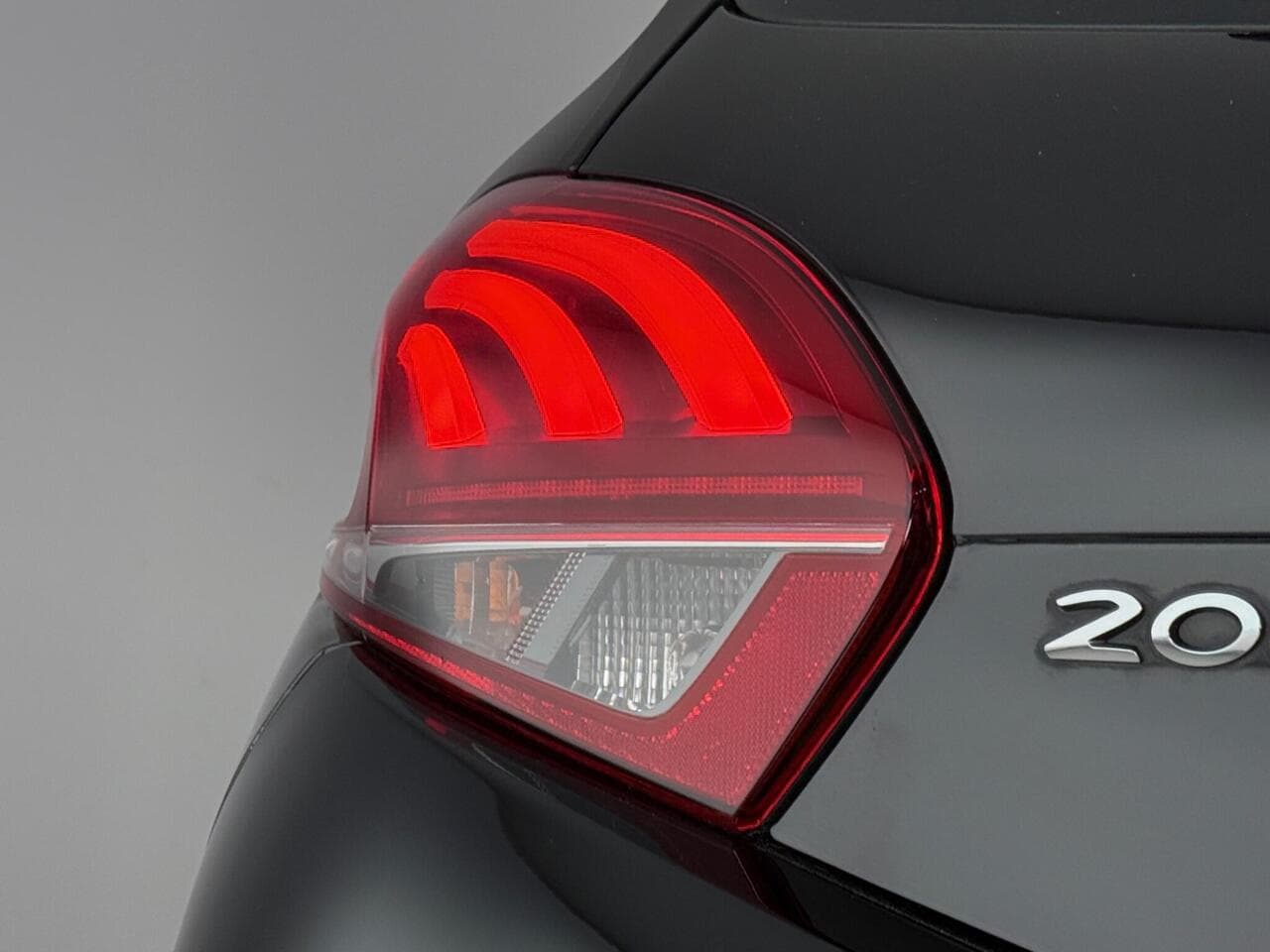 Peugeot 208 thumbnail Lights Rear