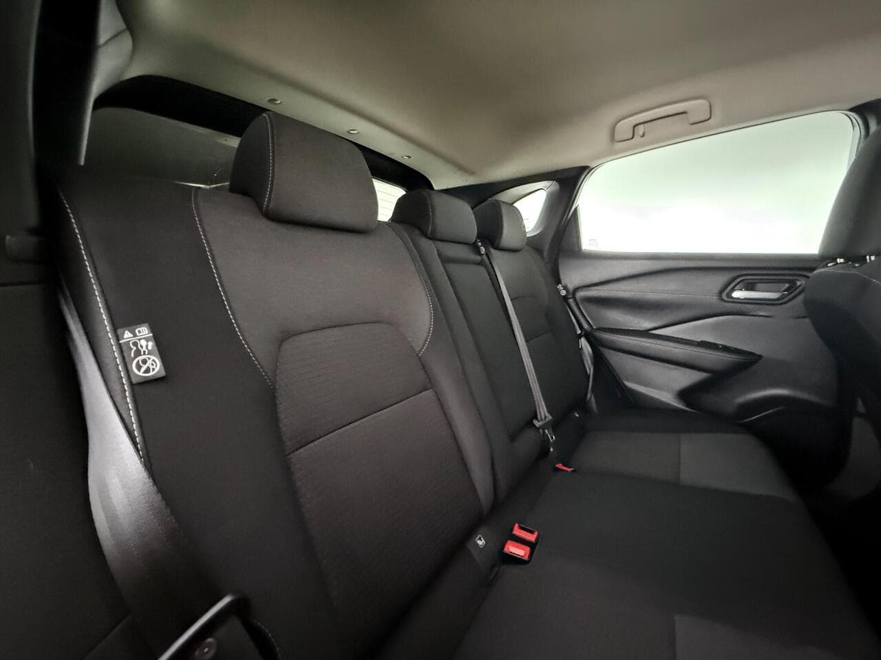 Nissan Qashqai thumbnail Seats Rear